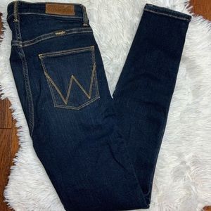 WRANGLER HIGH RISE UNFORGETTABLE SKINNY JEANS size 4 dark wash